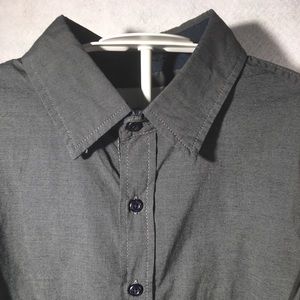 Long-sleeve slim dress shirt